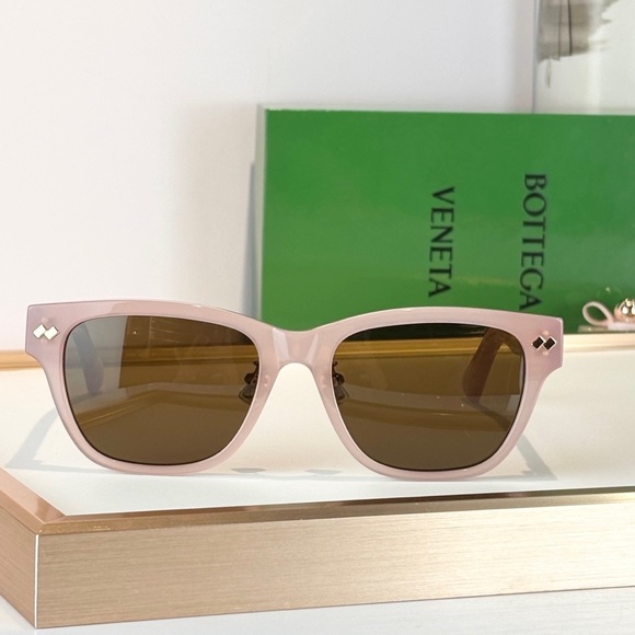 Bottega Veneta Accessories - Bottega Veneta Women’s Stylish Sunglasses